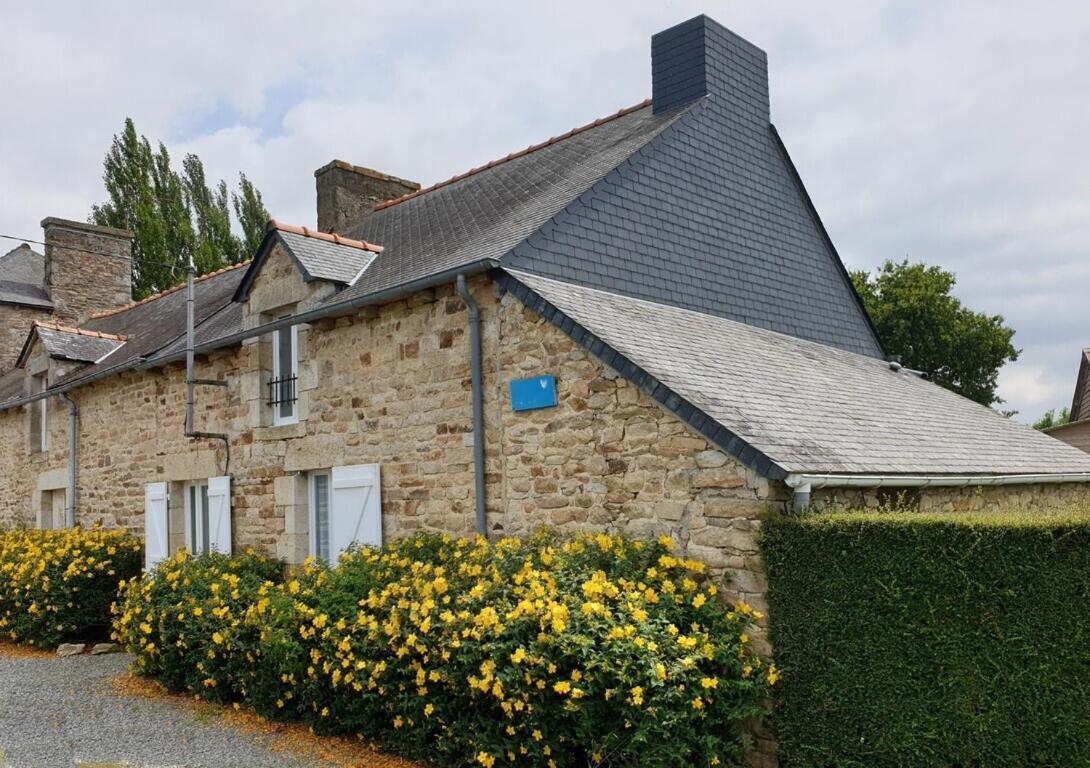 Charming Traditional 2-Bed Cottage Near Plemet Exterior photo